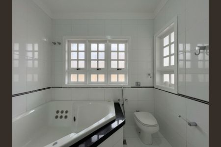 Casa para alugar com 446m², 6 quartos e 6 vagas Casa para alugar com 446m², 6 quartos e 6 vagasBanheiro da Suíte 2