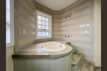 Casa para alugar com 446m², 6 quartos e 6 vagas Casa para alugar com 446m², 6 quartos e 6 vagasBanheiro do Quarto 2