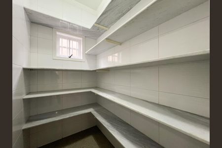 Casa para alugar com 446m², 6 quartos e 6 vagas Casa para alugar com 446m², 6 quartos e 6 vagasDespensa