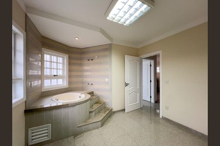 Casa para alugar com 446m², 6 quartos e 6 vagas Casa para alugar com 446m², 6 quartos e 6 vagasBanheiro do Quarto 2