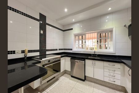 Casa para alugar com 446m², 6 quartos e 6 vagas Casa para alugar com 446m², 6 quartos e 6 vagasCozinha