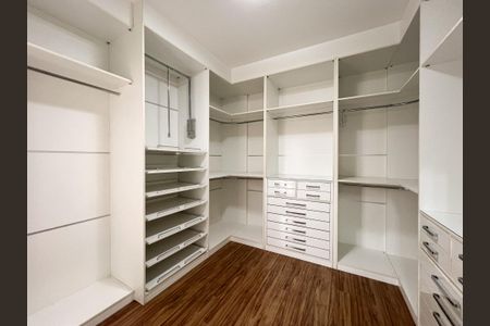 Casa para alugar com 446m², 6 quartos e 6 vagas Casa para alugar com 446m², 6 quartos e 6 vagasCloset da suíte 2