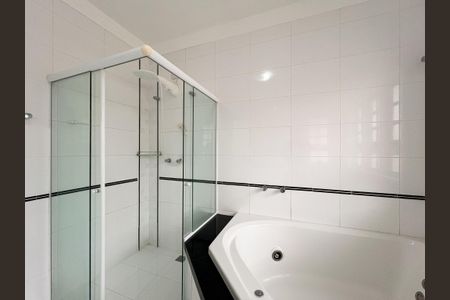 Casa para alugar com 446m², 6 quartos e 6 vagas Casa para alugar com 446m², 6 quartos e 6 vagasBanheiro da Suíte 2