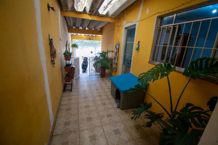 Casa à venda com 169m², 3 quartos e 2 vagas Casa à venda com 169m², 3 quartos e 2 vagasCorredor