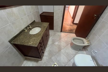 Casa à venda com 315m², 5 quartos e 4 vagas Casa à venda com 315m², 5 quartos e 4 vagasBanheiro Suíte 2