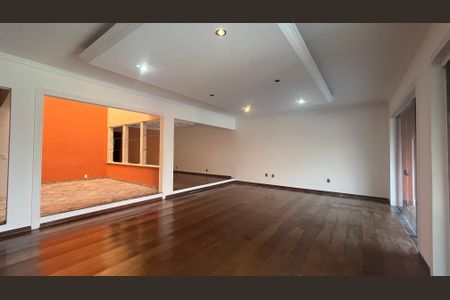 Casa à venda com 315m², 5 quartos e 4 vagasSala