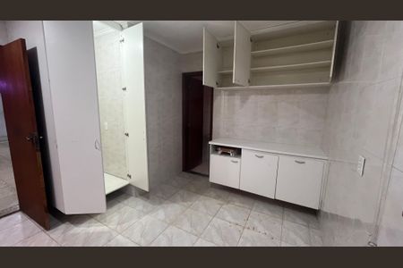 Casa à venda com 315m², 5 quartos e 4 vagas Casa à venda com 315m², 5 quartos e 4 vagasCozinha