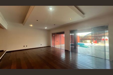 Casa à venda com 315m², 5 quartos e 4 vagasSala