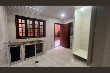 Casa à venda com 315m², 5 quartos e 4 vagas Casa à venda com 315m², 5 quartos e 4 vagasCozinha