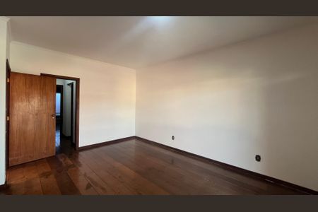Casa à venda com 315m², 5 quartos e 4 vagas Casa à venda com 315m², 5 quartos e 4 vagasSuíte 1