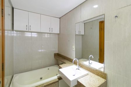Apartamento à venda com 96m², 3 quartos e 2 vagasBanheiro da suíte