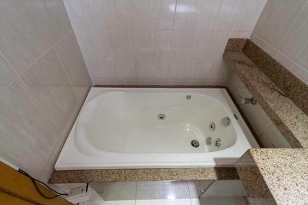 Apartamento à venda com 96m², 3 quartos e 2 vagasBanheiro da suíte