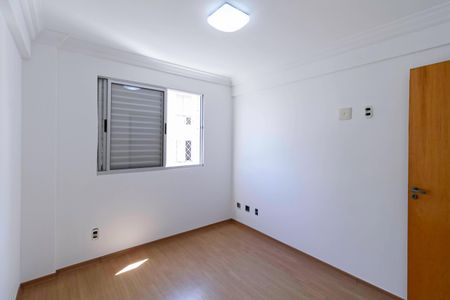 Apartamento à venda com 96m², 3 quartos e 2 vagasQuarto 2