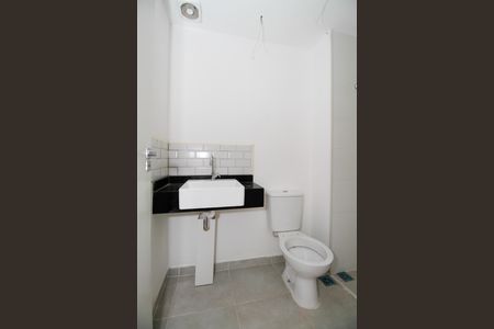 Banheiro de kitnet/studio à venda com 1 quarto, 25m² em Pinheiros, São Paulo