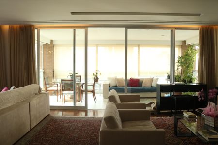 Apartamento para alugar com 267m², 4 quartos e 5 vagasSala