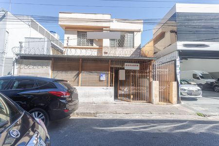 Casa à venda com 235m², 2 quartos e 1 vaga Casa à venda com 235m², 2 quartos e 1 vagaFachada