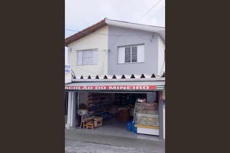 Casa à venda com 150m², 2 quartos e 2 vagas Casa à venda com 150m², 2 quartos e 2 vagasFachada