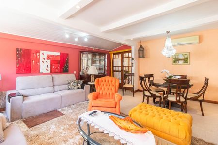 Sala de casa à venda com 2 quartos, 207m² em Teresópolis, Porto Alegre