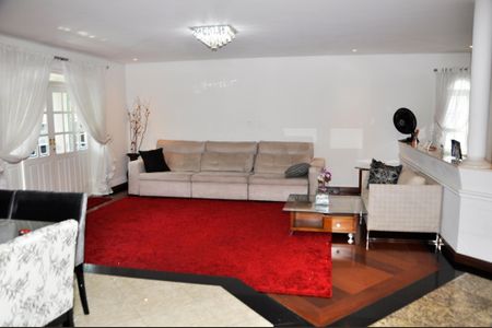 Casa à venda com 560m², 4 quartos e 4 vagas Casa à venda com 560m², 4 quartos e 4 vagasSala 3