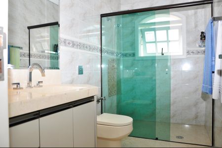 Casa à venda com 560m², 4 quartos e 4 vagas Casa à venda com 560m², 4 quartos e 4 vagasBanheiro da Suíte 4