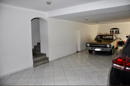 Casa à venda com 560m², 4 quartos e 4 vagas Casa à venda com 560m², 4 quartos e 4 vagasGaragem