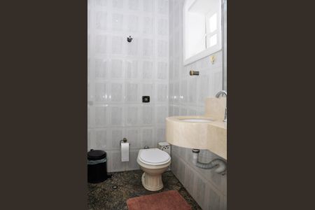 Casa à venda com 560m², 4 quartos e 4 vagas Casa à venda com 560m², 4 quartos e 4 vagasGaragem Banheiro