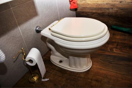 Casa à venda com 560m², 4 quartos e 4 vagas Casa à venda com 560m², 4 quartos e 4 vagasBanheiro de Serviço