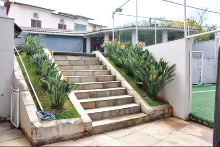 Casa à venda com 560m², 4 quartos e 4 vagas Casa à venda com 560m², 4 quartos e 4 vagasEscada