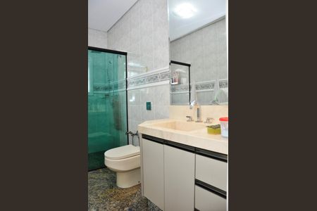 Casa à venda com 560m², 4 quartos e 4 vagas Casa à venda com 560m², 4 quartos e 4 vagasBanheiro da Suíte 3