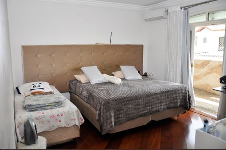 Casa à venda com 560m², 4 quartos e 4 vagas Casa à venda com 560m², 4 quartos e 4 vagasSuíte 2