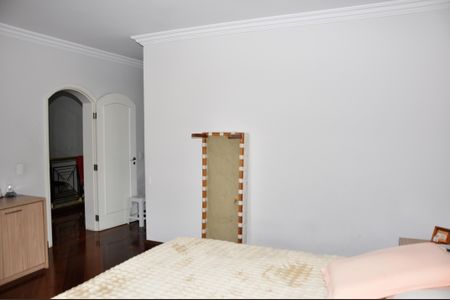 Casa à venda com 560m², 4 quartos e 4 vagas Casa à venda com 560m², 4 quartos e 4 vagasSuíte 1