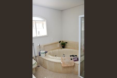 Casa à venda com 560m², 4 quartos e 4 vagas Casa à venda com 560m², 4 quartos e 4 vagasBanheiro da Suíte 2