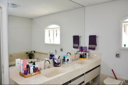 Casa à venda com 560m², 4 quartos e 4 vagas Casa à venda com 560m², 4 quartos e 4 vagasBanheiro da Suíte 2