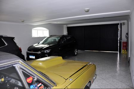 Casa à venda com 560m², 4 quartos e 4 vagas Casa à venda com 560m², 4 quartos e 4 vagasGaragem