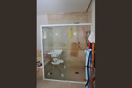 Casa à venda com 560m², 4 quartos e 4 vagas Casa à venda com 560m², 4 quartos e 4 vagasBanheiro da Suíte 2