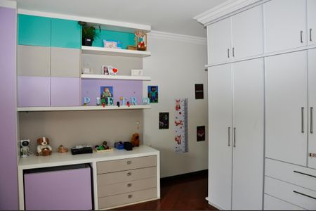 Casa à venda com 560m², 4 quartos e 4 vagas Casa à venda com 560m², 4 quartos e 4 vagasSuíte 4