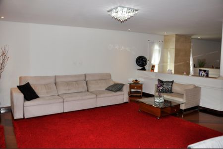 Casa à venda com 560m², 4 quartos e 4 vagas Casa à venda com 560m², 4 quartos e 4 vagasSala 3