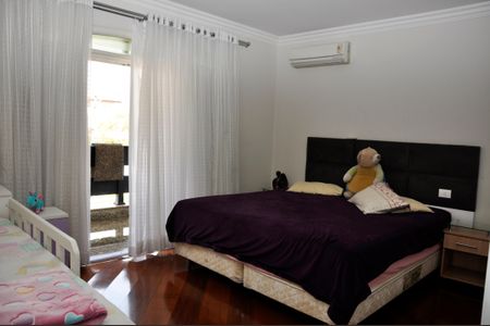 Casa à venda com 560m², 4 quartos e 4 vagas Casa à venda com 560m², 4 quartos e 4 vagasSuíte 3