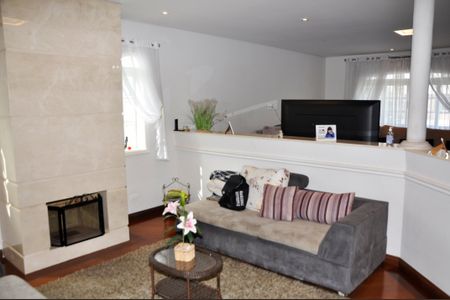 Casa à venda com 560m², 4 quartos e 4 vagas Casa à venda com 560m², 4 quartos e 4 vagasSala 2