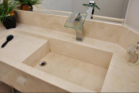 Casa à venda com 560m², 4 quartos e 4 vagas Casa à venda com 560m², 4 quartos e 4 vagasLavabo