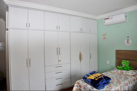 Casa à venda com 560m², 4 quartos e 4 vagas Casa à venda com 560m², 4 quartos e 4 vagasSuíte 4