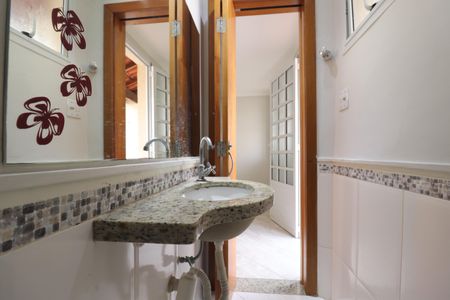 Casa à venda com 109m², 3 quartos e 2 vagasLavabo