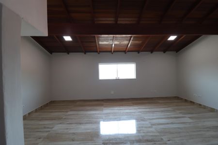 Casa à venda com 109m², 3 quartos e 2 vagasSotão