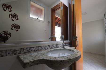 Casa à venda com 109m², 3 quartos e 2 vagasLavabo