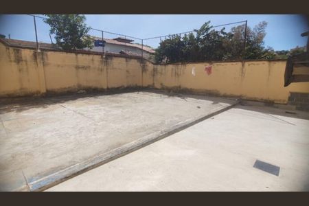 Casa à venda com 275m², 4 quartos e 4 vagas Casa à venda com 275m², 4 quartos e 4 vagasArea dos fundos