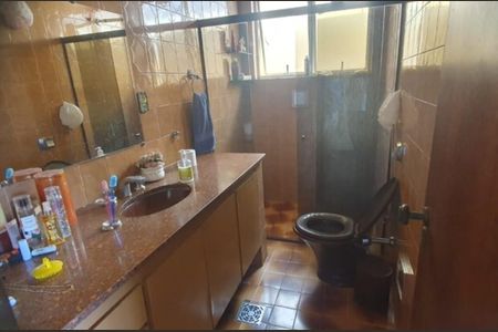 Casa à venda com 275m², 4 quartos e 4 vagas Casa à venda com 275m², 4 quartos e 4 vagasBanheiro