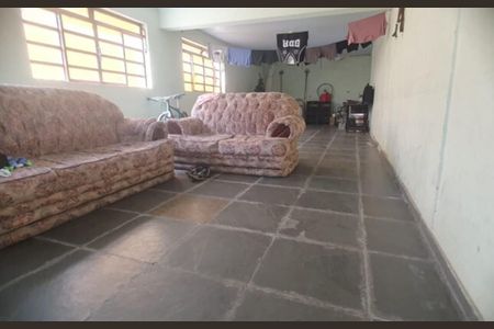 Casa à venda com 275m², 4 quartos e 4 vagas Casa à venda com 275m², 4 quartos e 4 vagasArea de serviço