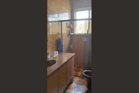 Banheiro de casa à venda com 4 quartos, 275m² em Jardim Leblon, Belo Horizonte
