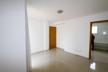 Sala de apartamento para alugar com 2 quartos, 70m² em Coração Eucarístico, Belo Horizonte