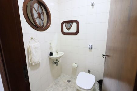 Casa à venda com 375m², 3 quartos e 4 vagasBanheiro